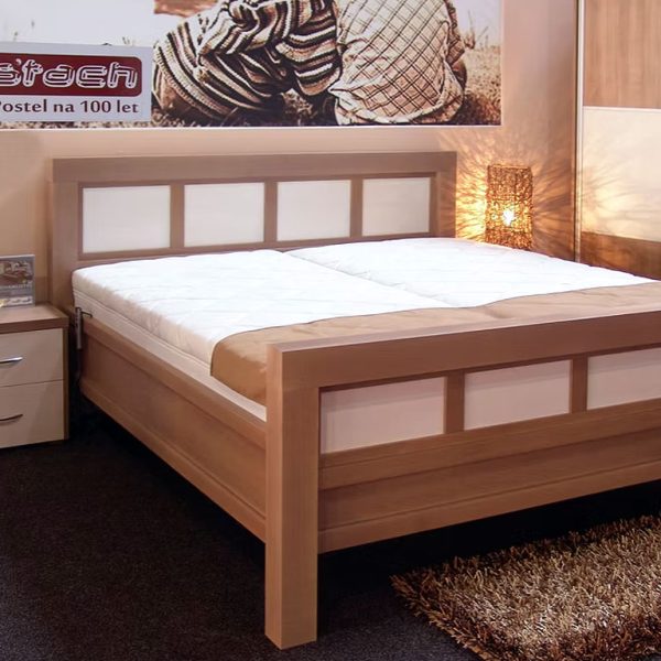 Elegantná drevená posteľ Charlotte z masívu s pevnou konštrukciou pre manželskú spálňu